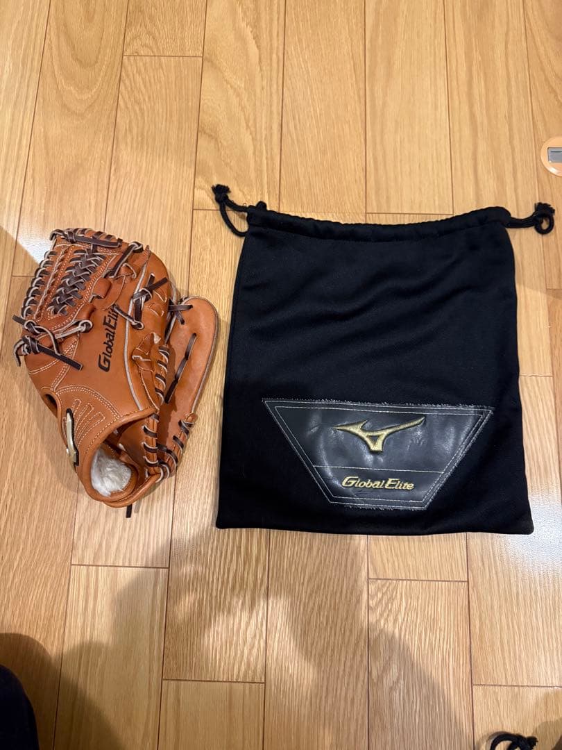 ミズノ　グローバルエリート軟式グローブ2つ、アシックスシューズ