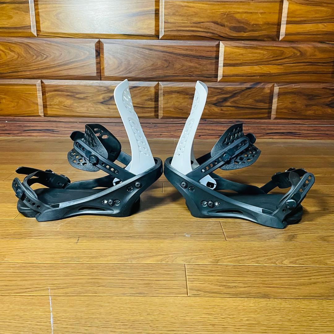超美品 23-24 モデル FLUX PR スノーボードビンディング M 白／黒