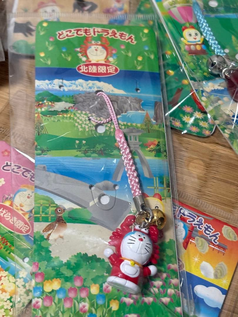 【値下げ】ドラえもん 全国　根付け　ストラップ 130個セット　おまけ付き