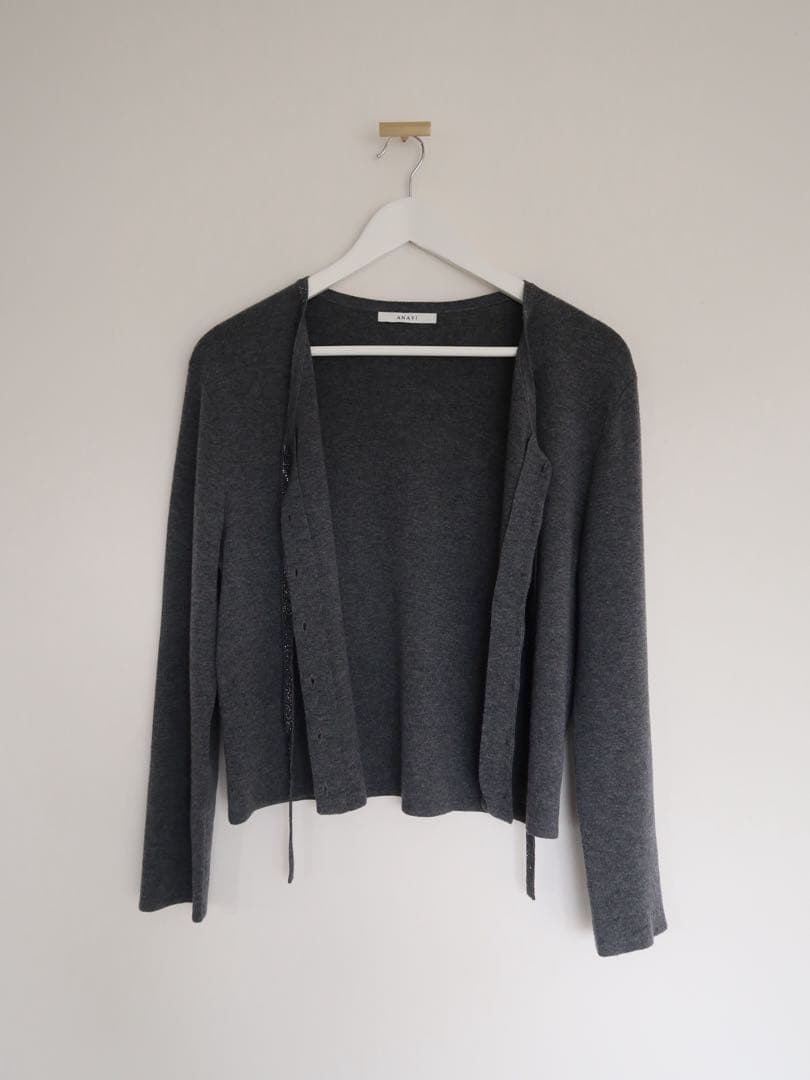 ANAYI 2025年 ステップビジューVネックカーディガン チャコールグレイ