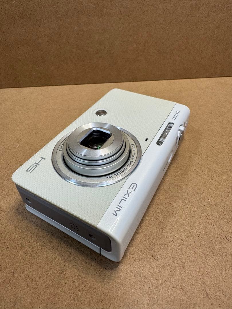 カシオ EXILIM EX-ZR50　自撮り　バッテリー2個付き（新品）