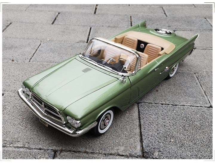 ミニカー 1/18 Roadhawk クライスラー 300F 1960 グリーン