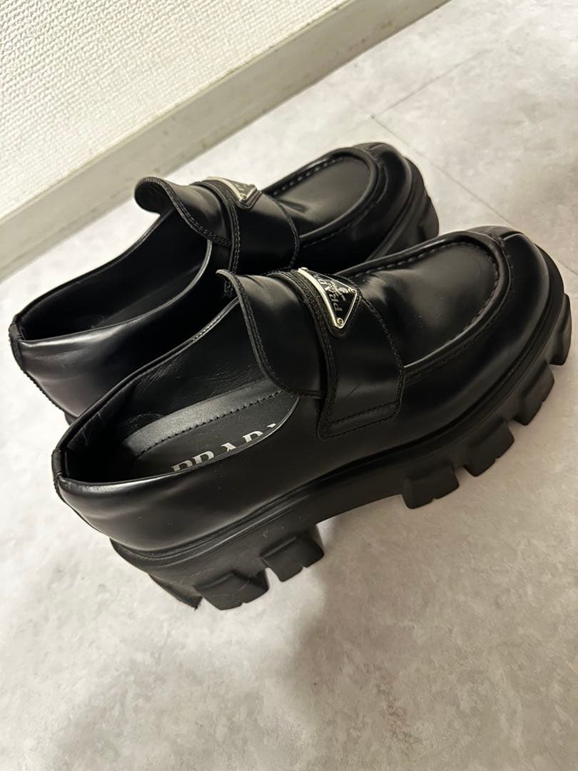 PRADA モノリスブラッシュドレザーローファー37