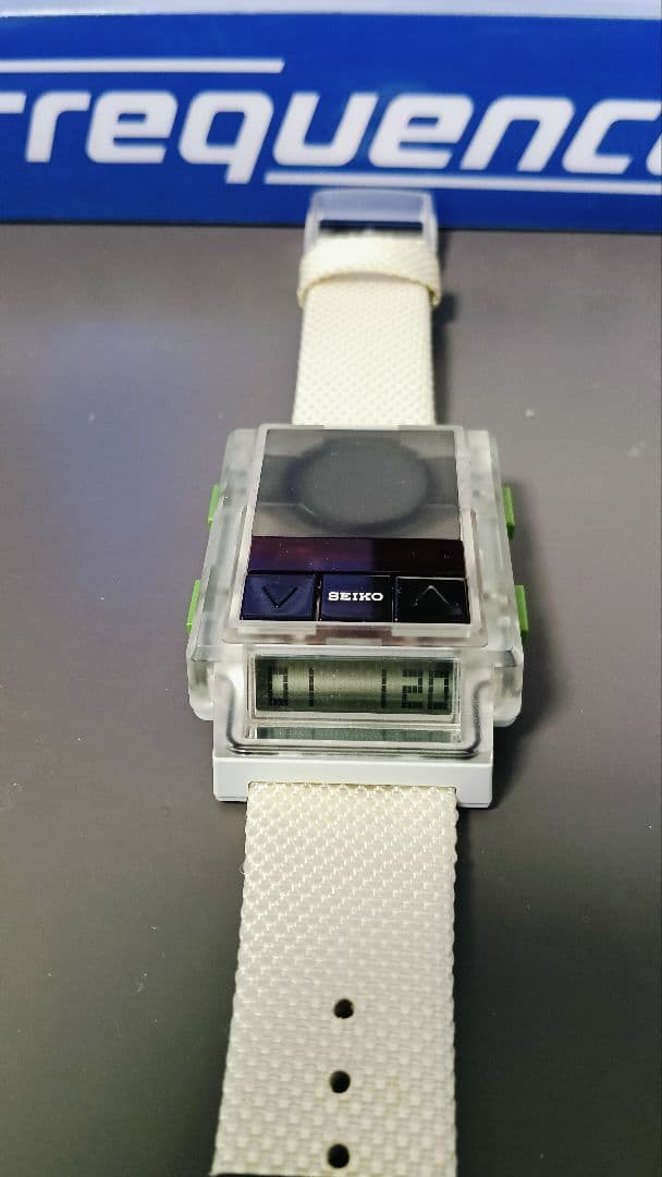 セイコー フリークエンシー腕時計 ホワイトクリアglobeグローブ小室哲哉