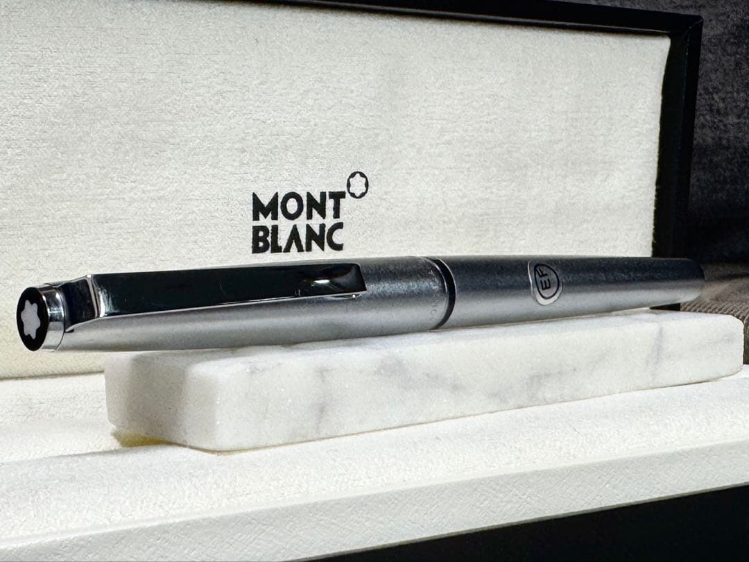 【極美品】モンブランNO300万年筆 EF シルバー・ブラック