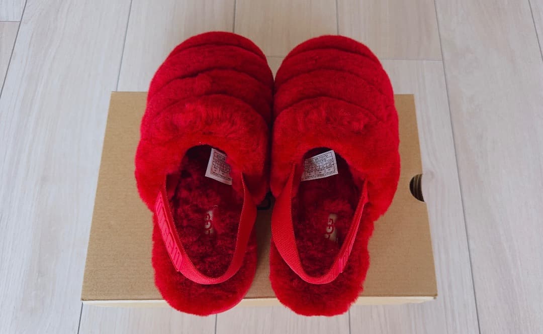 u*e様 【新品・未使用】UGG アグ スーパーフラッフスリッパ 23㎝ レッド
