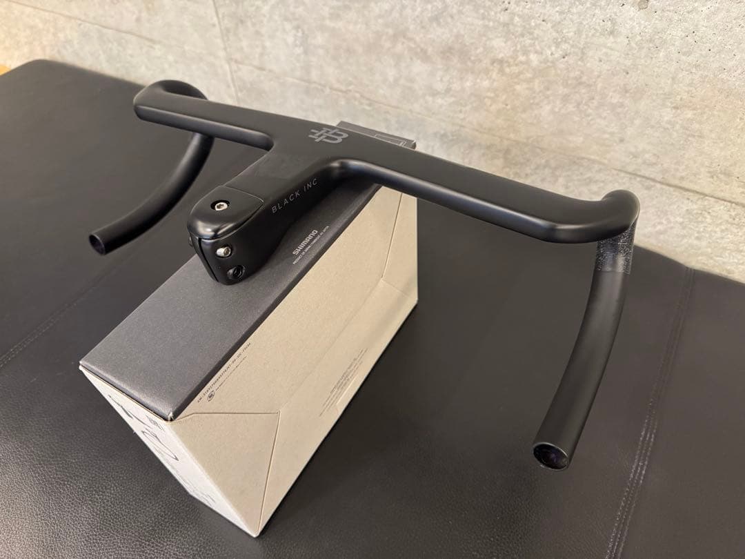 BLACK INC 一体型エアロバーステム AB02 400/90mm