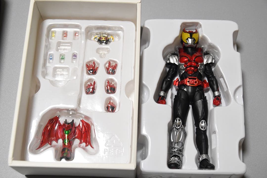 shフィギュアーツ真骨彫製法仮面ライダーキバ　セット