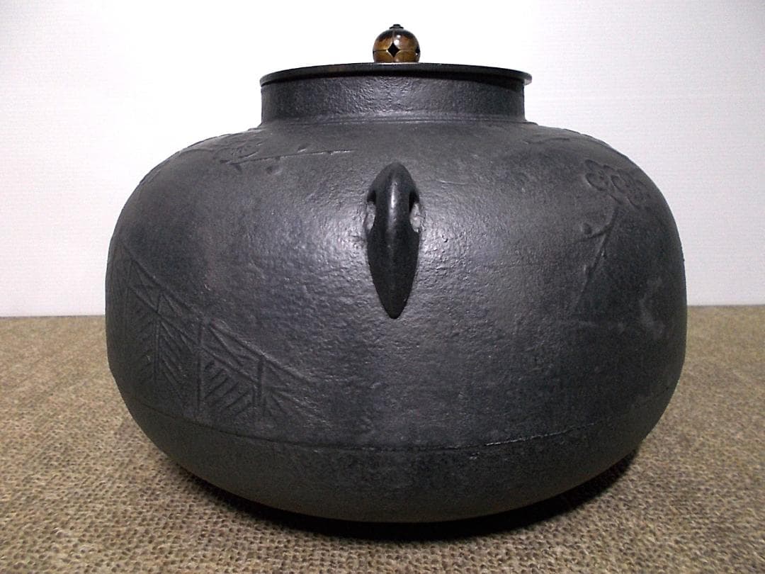 茶道具 鉄鋳物 茶釜 未使用五徳 風炉 桜地紋 底瓦 送料込み