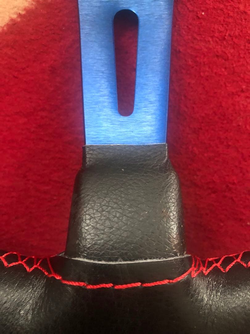 送料込み momo MOD.08 ステアリング 35㎝