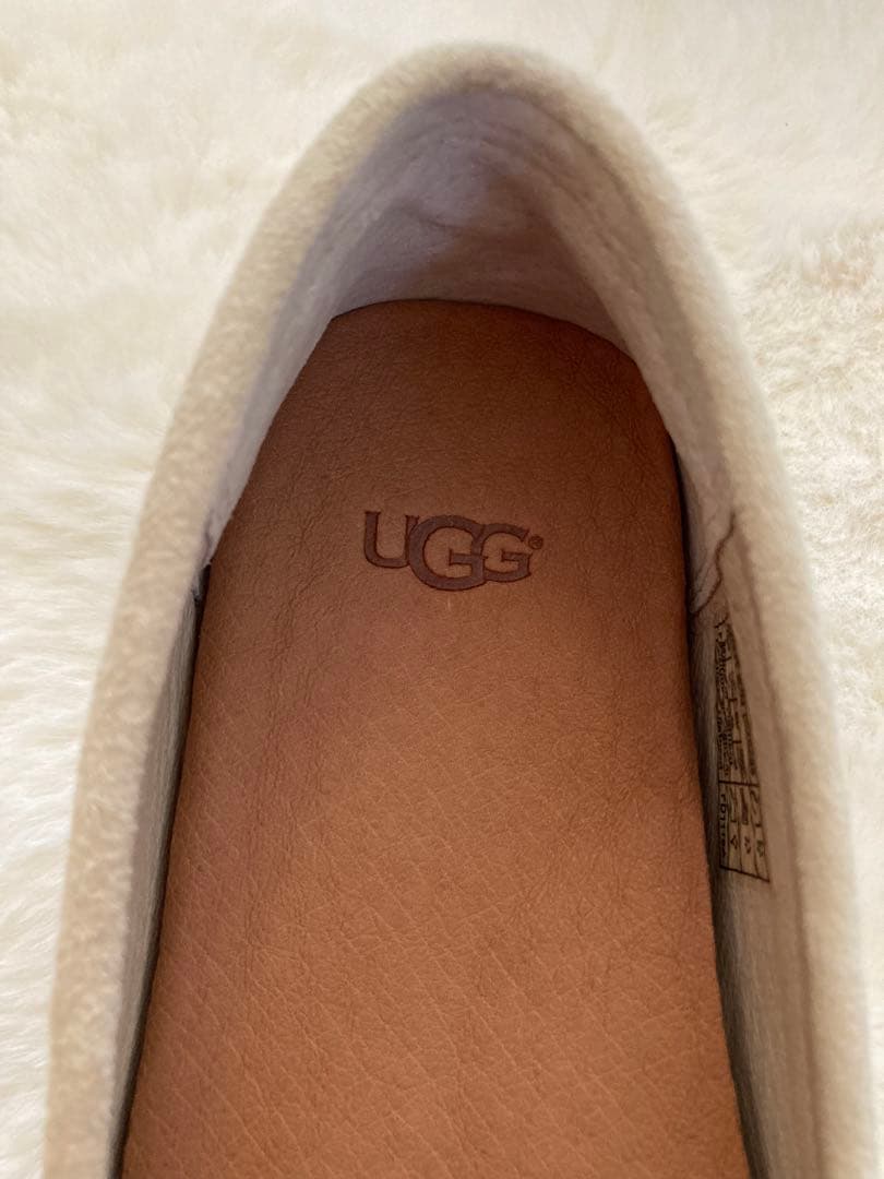 UGG モカシン オフホワイト