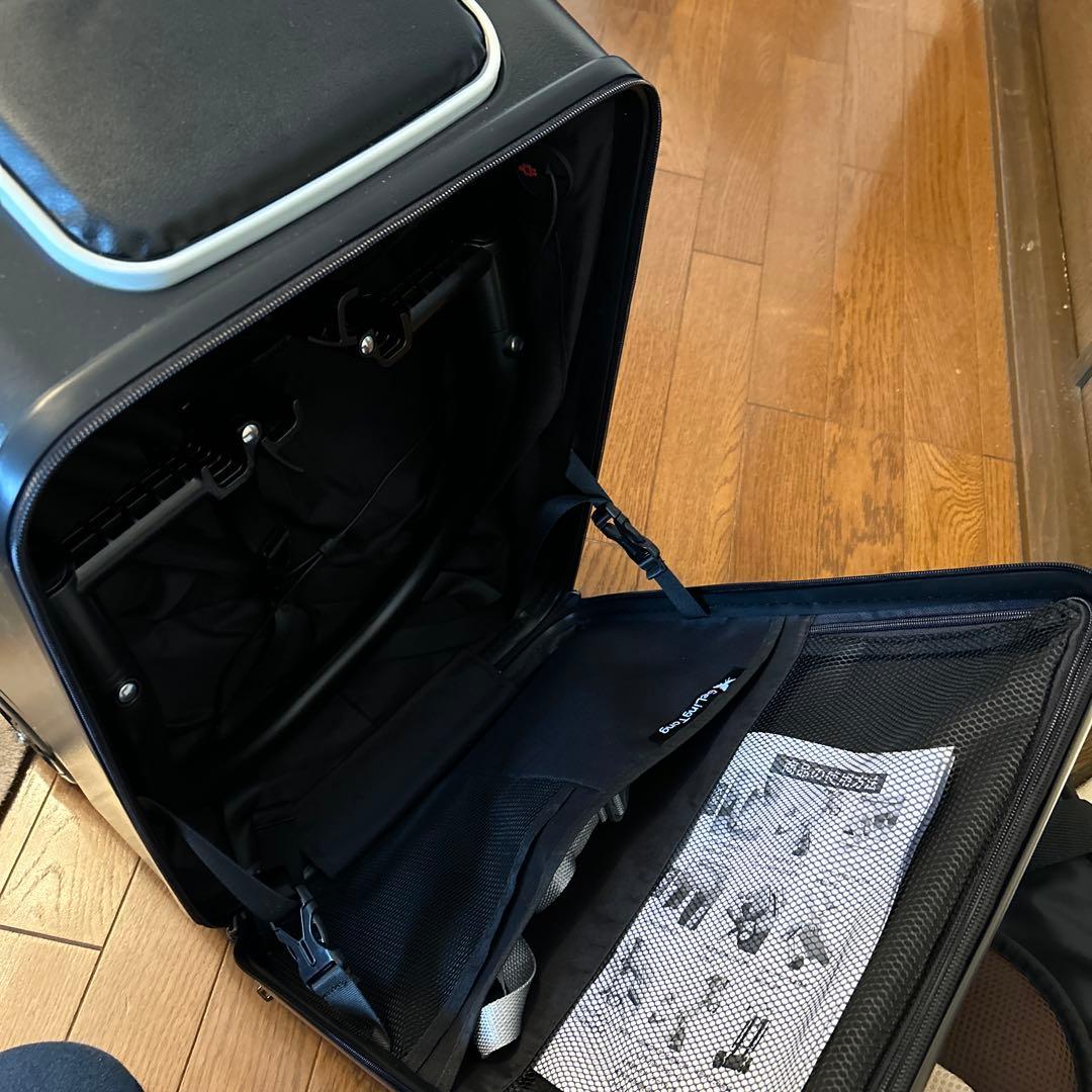 ホワイト ブラック キャリーカート 旅行用品　スーツケース　ベビーカーにもなる