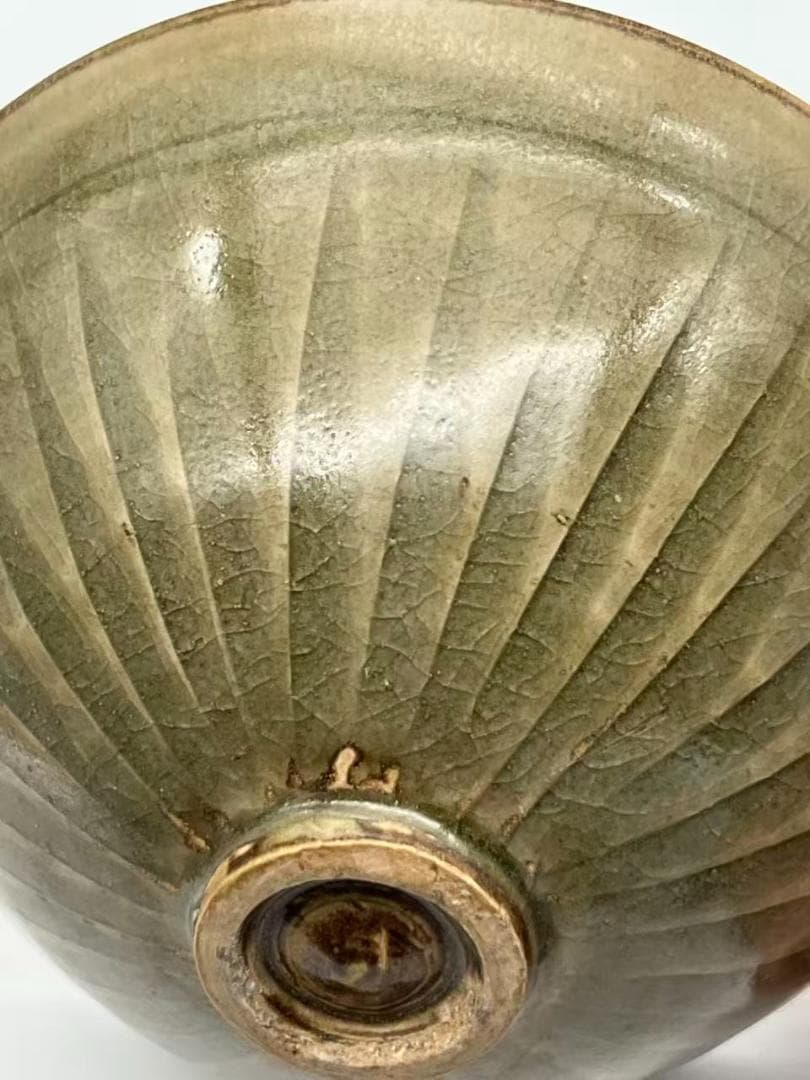 北宋～金時代　紀元 10 世紀～13 世紀頃耀州窯青釉刻花唐草文碗(F-124)