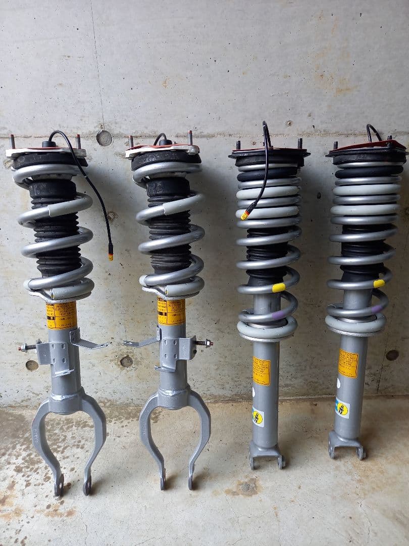 ニッサンGTR ニスモ 2017年式 　　　　新車外し 純正サスペンション