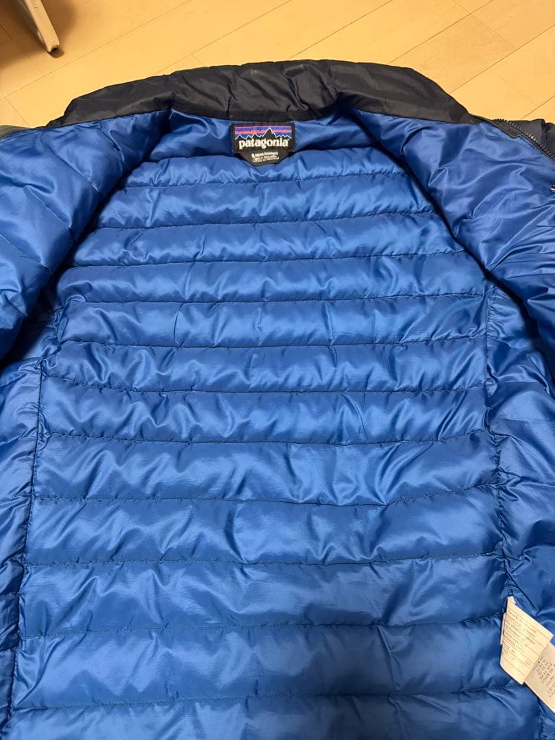 Patagonia ネイビー ダウンジャケット