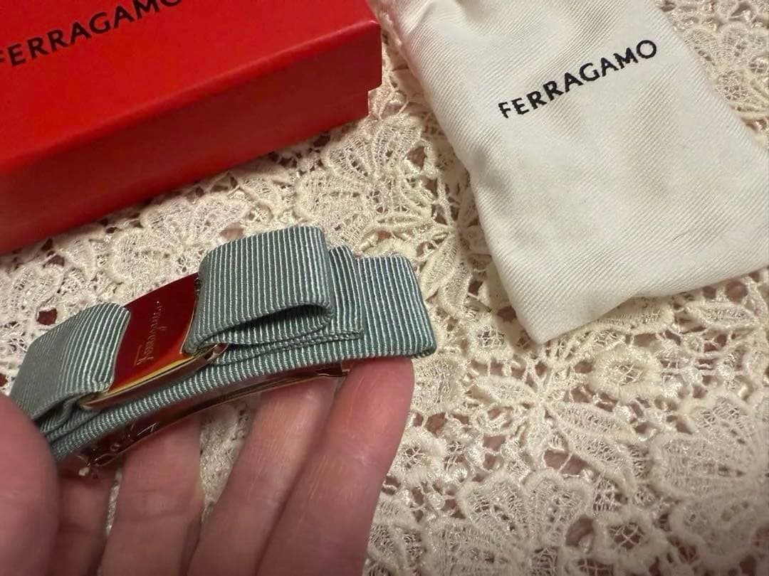 Ferragamo グリーン　バレッタ　リボン　フェラガモ