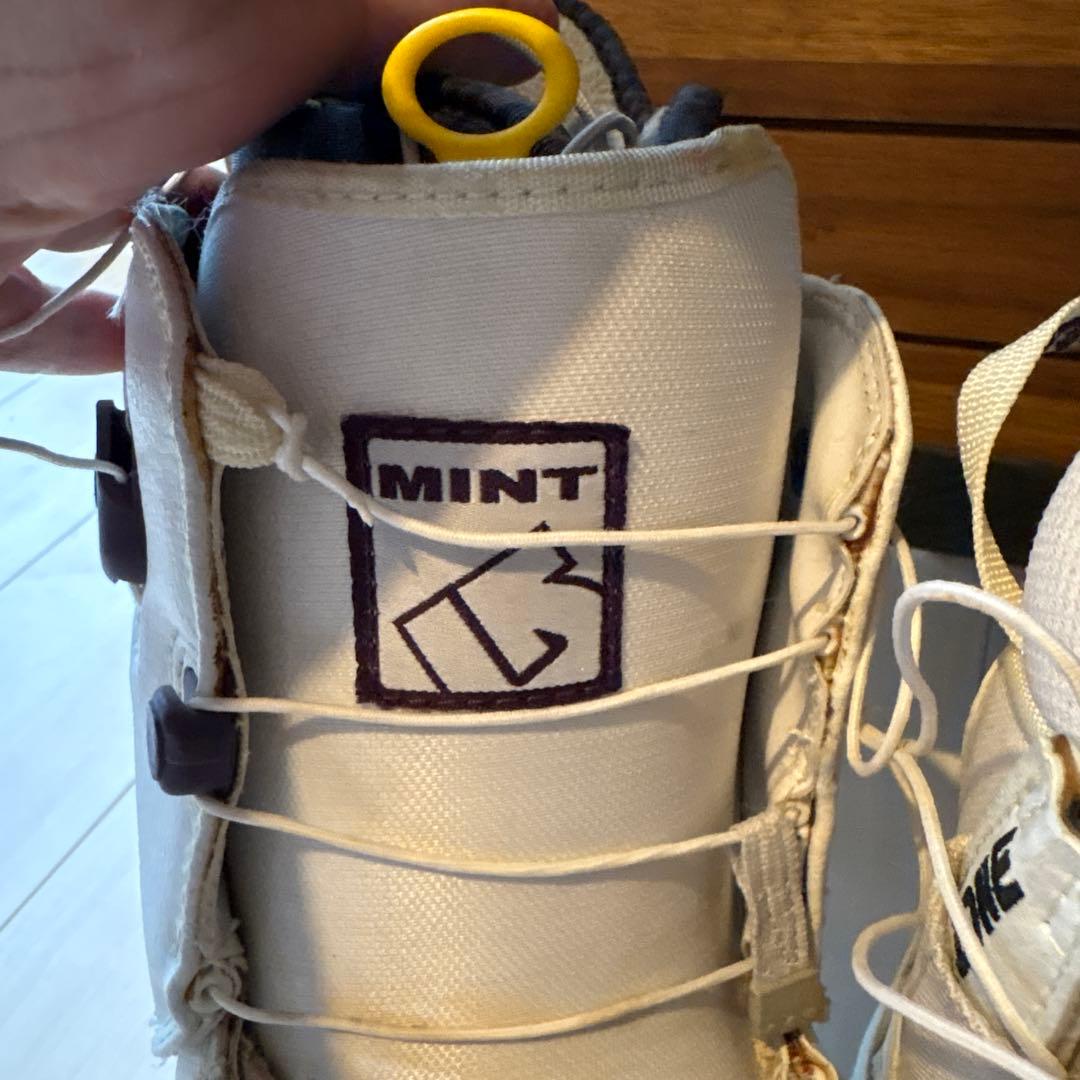 Mint スノーボードブーツ 女性用