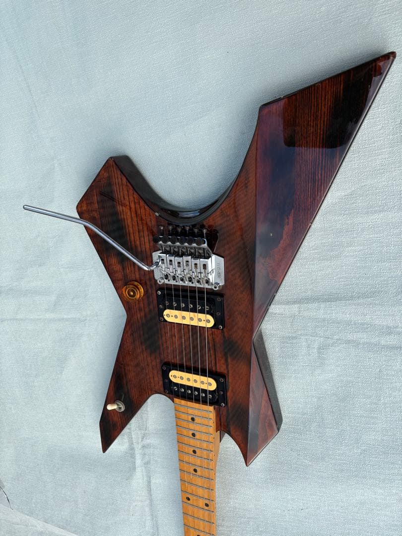 アンティークなKiller Guitars ケ-ス付き 6弦 エレキギター