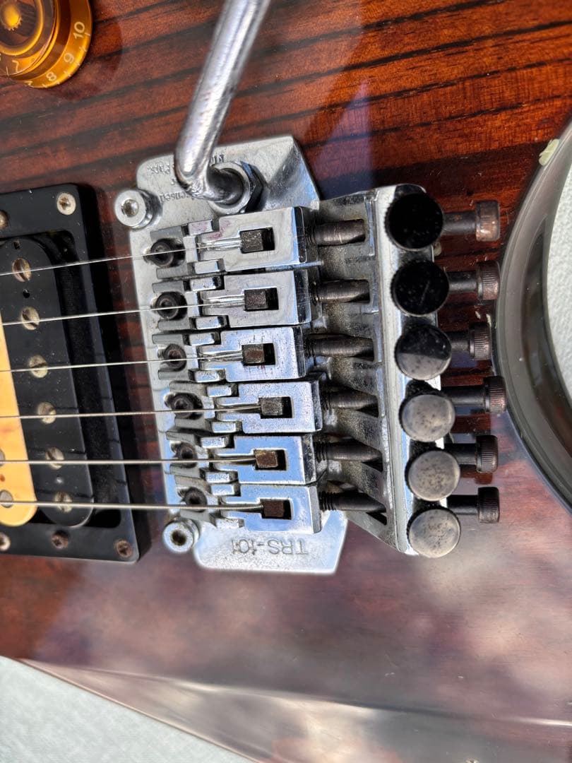 アンティークなKiller Guitars ケ-ス付き 6弦 エレキギター