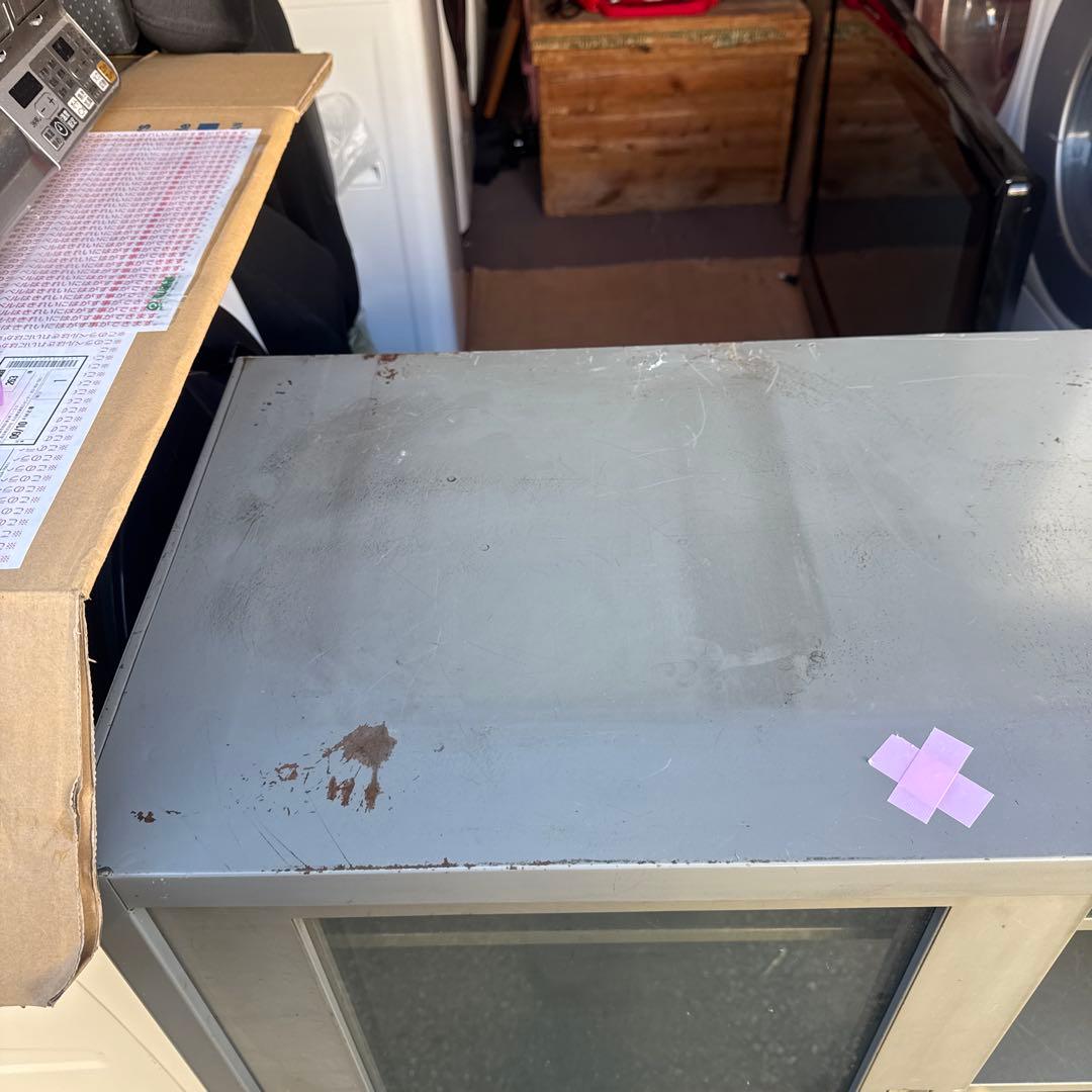 グレー金属製ガラス扉キャビネット　直接配送及び引き取りのみ