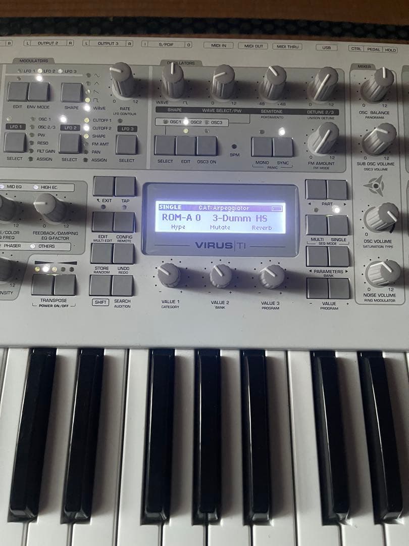 access virus TI2 Polar ハードケース付き送料込み