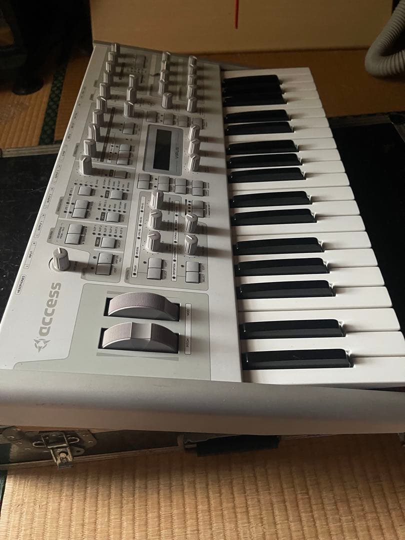 access virus TI2 Polar ハードケース付き送料込み