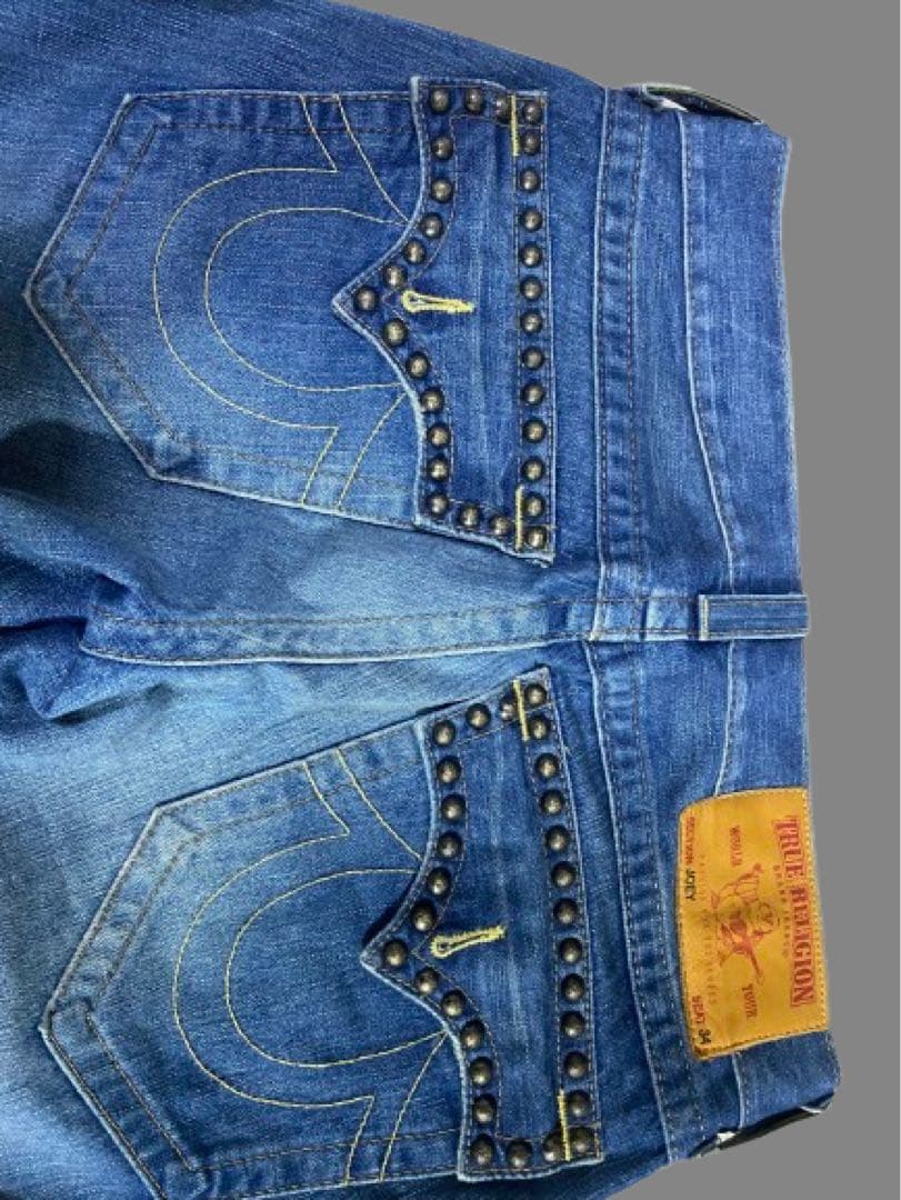TRUE RELIGION joey フレアデニム スタッズ io着用