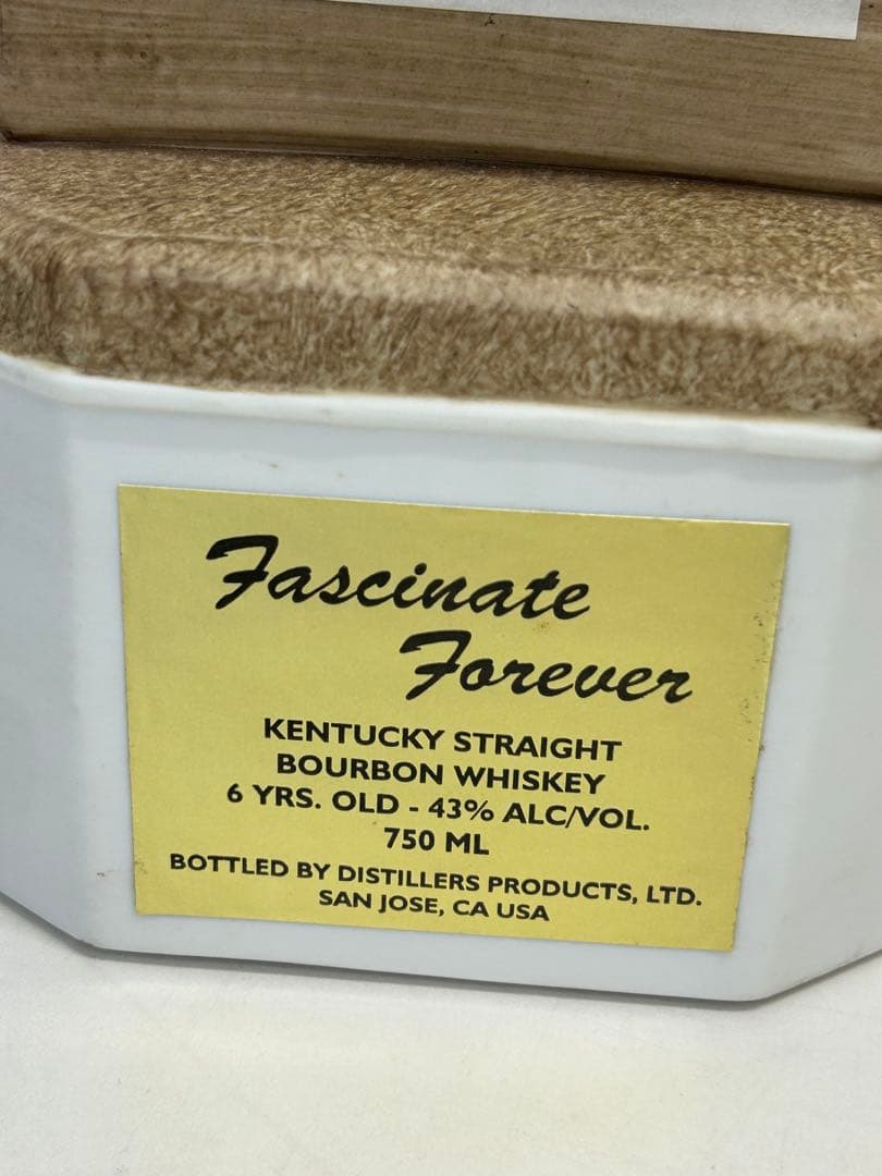 マリリンモンロー　バーボンウイスキー　陶器ボトル