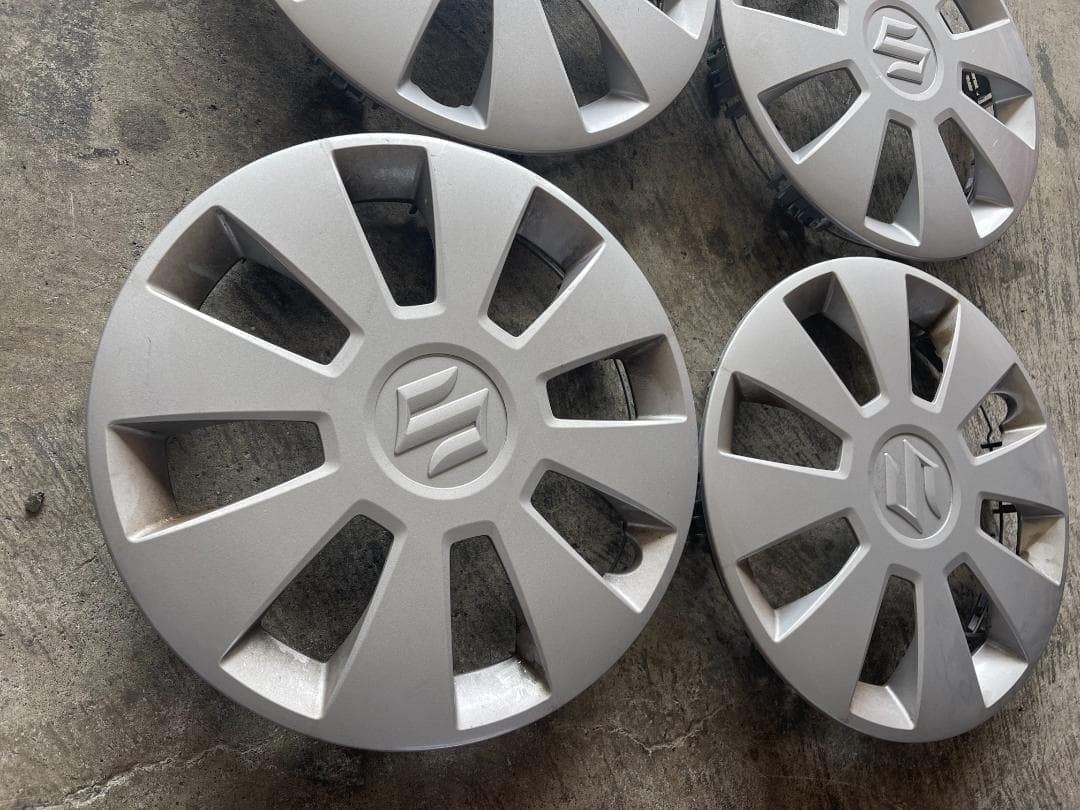 スチールホイールとスズキのキャプ