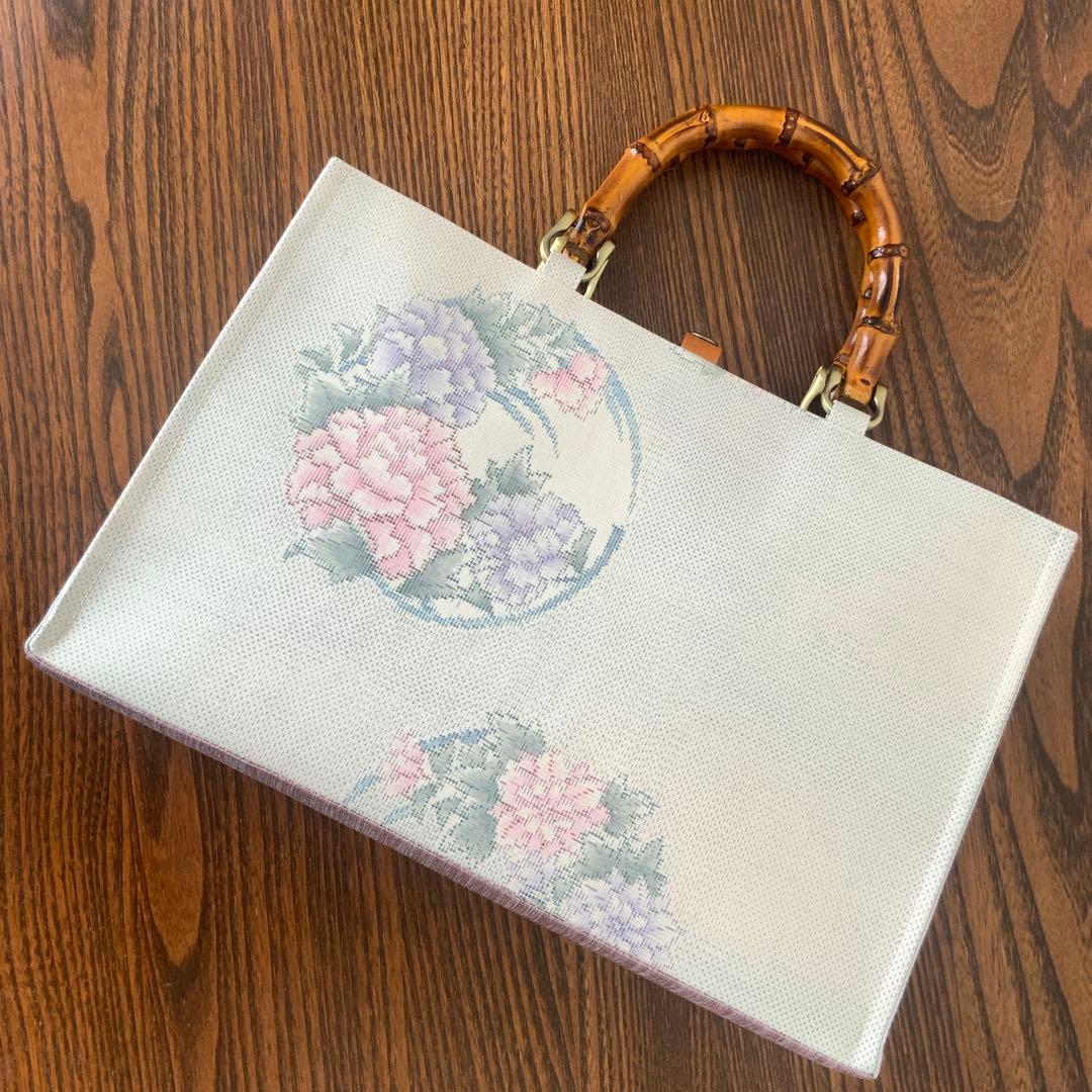 大島紬　霞に浮かぶ牡丹花丸文　リメイク　バンブーハンドルバッグ　浅型マチ広め