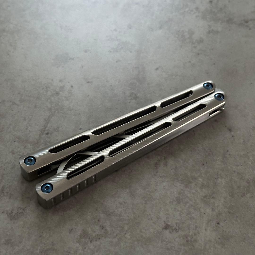 バタフライナイフトレーナー ARMED SHARK Tsunami チタニウム