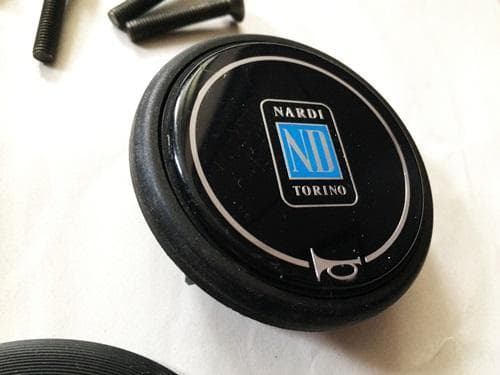 【中古】NARDI ステアリング　36パイ　FET刻印あり　ホーンボタン付き