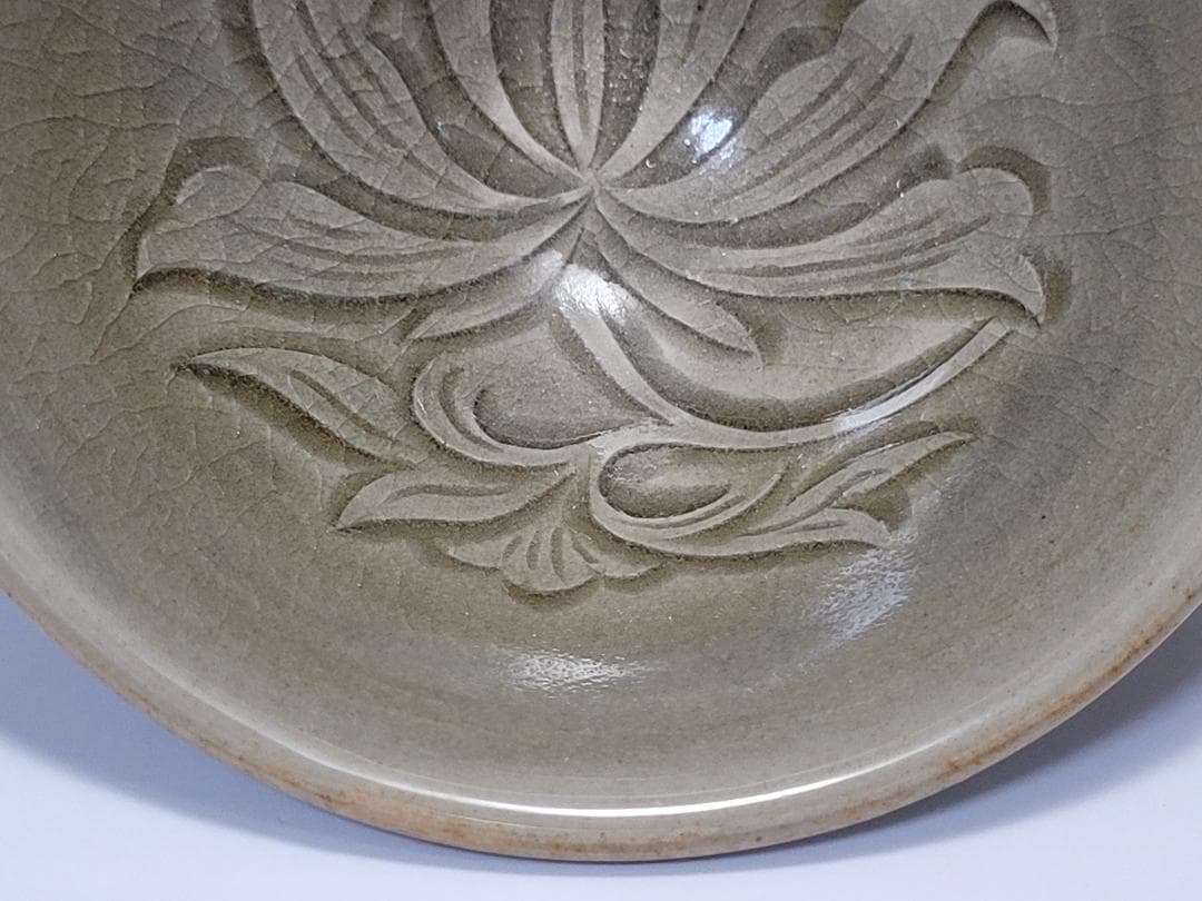 青磁 陰刻 花紋 茶杯 宋元時代 幅約10.2cm