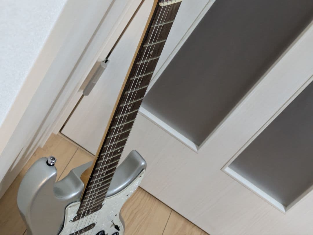 Elioth No.S305 シルバーエレキギター　ソフトケース+付属品付