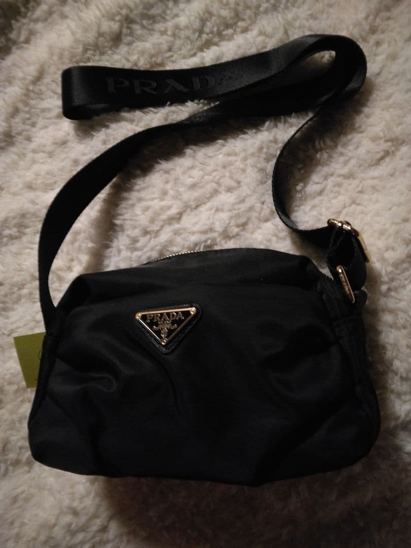 プラダノベルティショルダーバッグ新品タグ付き、値下げしました、