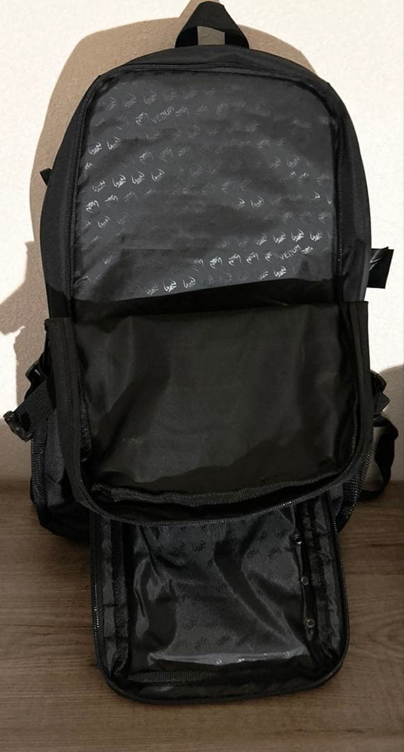 VENUM バックパック (ブラック×ブラック)