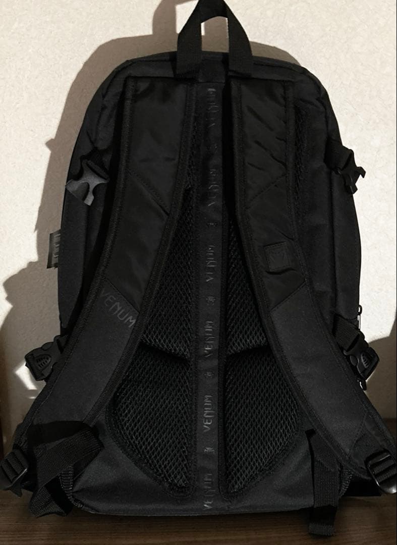 VENUM バックパック (ブラック×ブラック)
