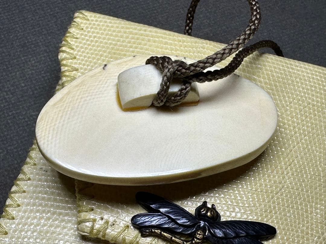 極上　根付　金具　煙草入れ 喫煙具 提げ物 　天然素材　アンティーク　和彫