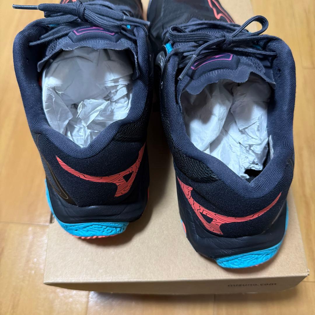 限定カラーMizuno ウェーブライトニングZ8 27.5センチ