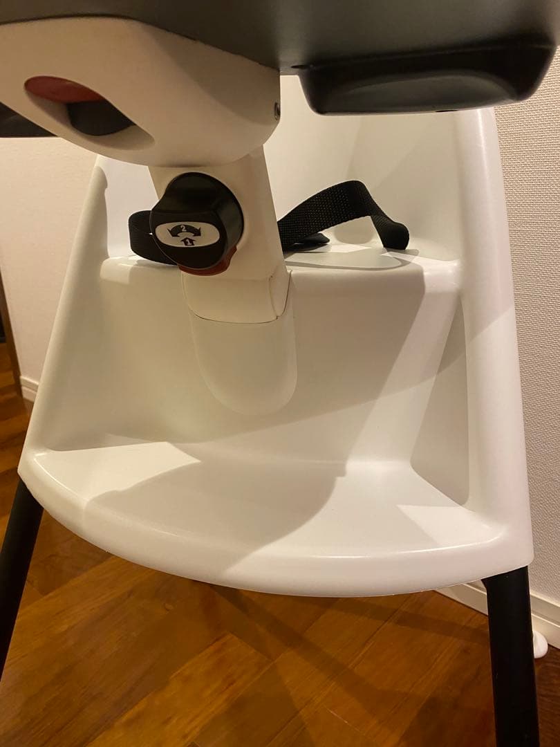 廃盤品　ベビービョルン ハイチェア　ホワイト　ハーネスあり