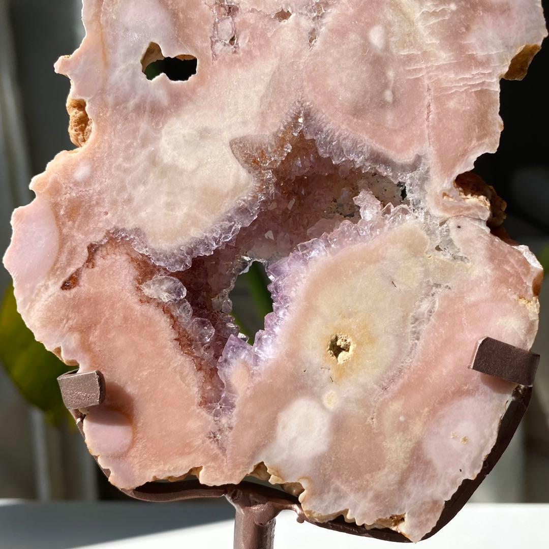 【 高品質 美しい ピンク アメジスト フラワーアゲート 原石 スラブ 台座付き