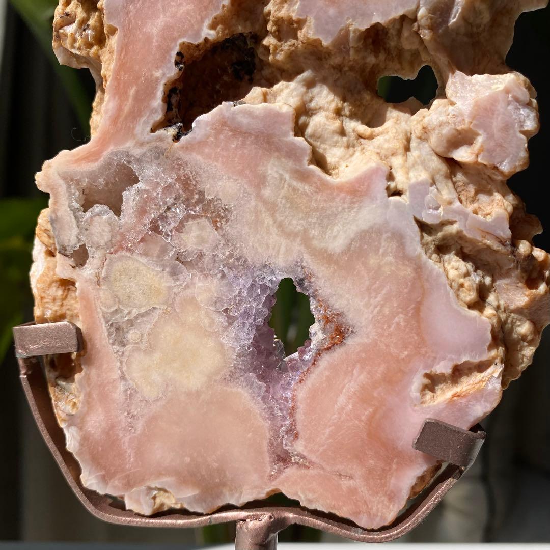 【 高品質 美しい ピンク アメジスト フラワーアゲート 原石 スラブ 台座付き