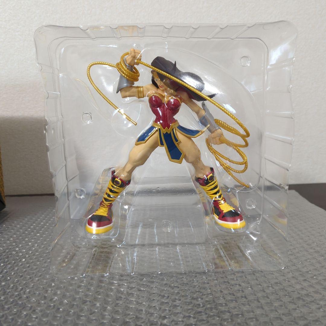 【希少】ワンダーウーマン アンルーリー インダストリーズ フィギュア