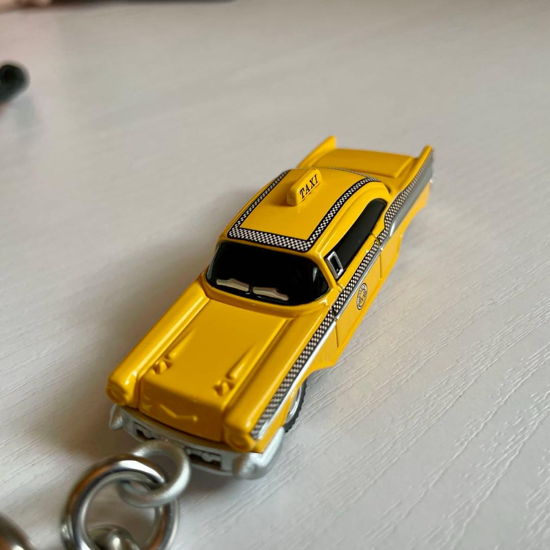 希少　COACH スモールタクシー　キーホルダー バッグチャーム　オンライン完売