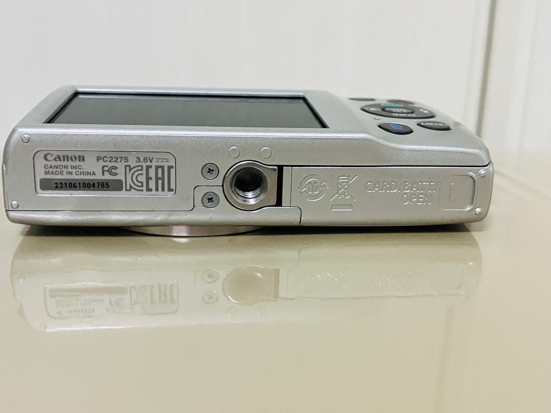 Canon IXY シルバー デジタルカメラ バッテリー、メモリーカード付き