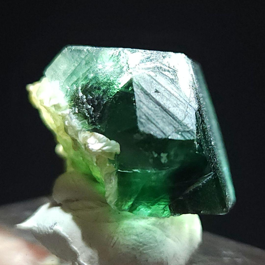 エイリアン アイ？フローライト原石