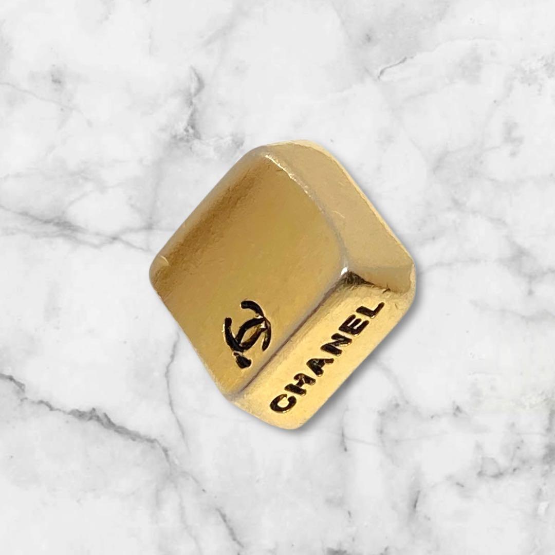 ヴィンテージ CHANEL ココマーク キューブ片耳 ピアス ゴールド 1-87