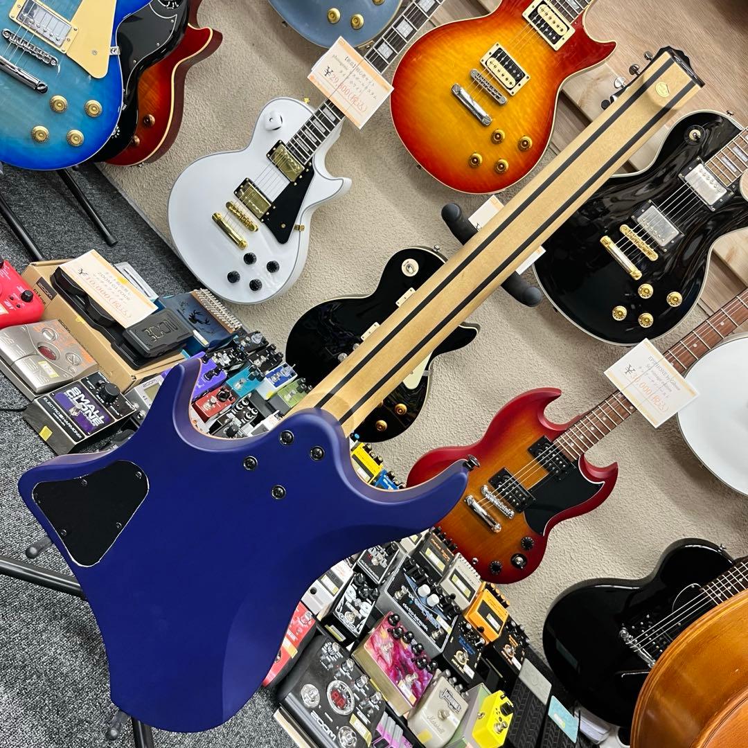 【11129】【新品】 ヘッドレスギター 汎用ケース付き ブルー