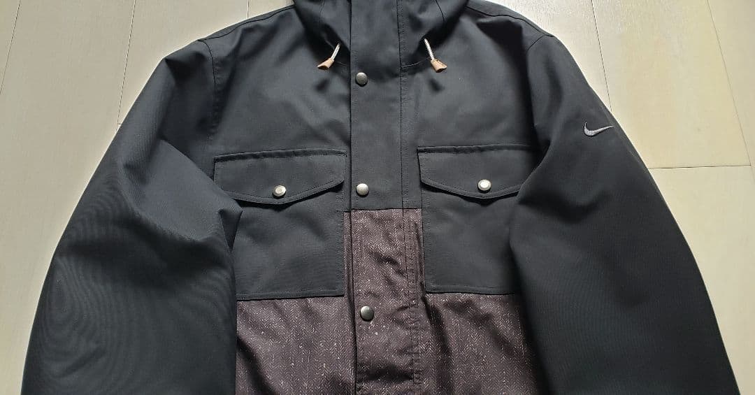 NIKE　スノーボード用ジャケット　Ｍサイズ