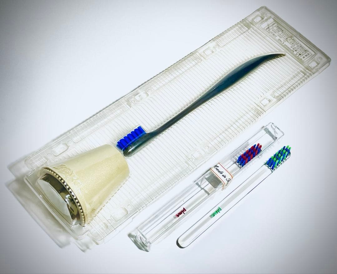 廃盤品F.スタルクのアート歯ブラシDr.kissのセットとPIAVE社の歯ブラシ